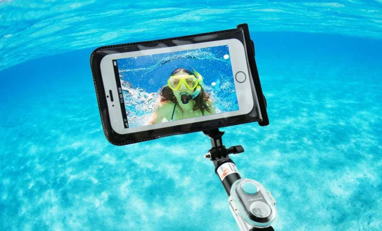 Underwater Phone photography
