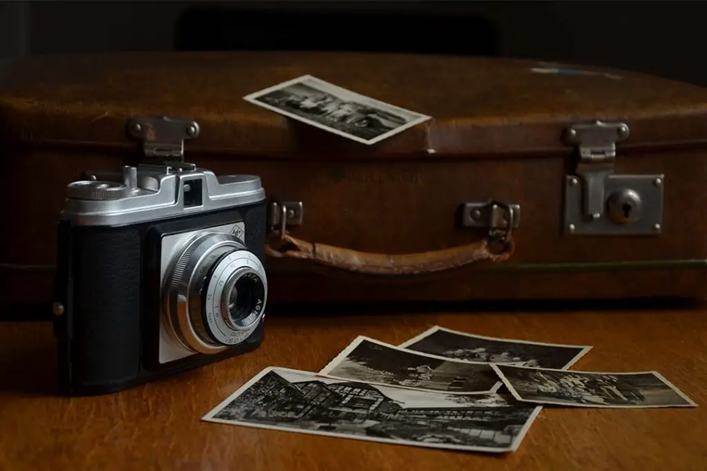 pictures of cameras with old photographs