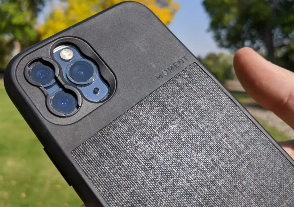 how to clean a dirty smartphone camera lens